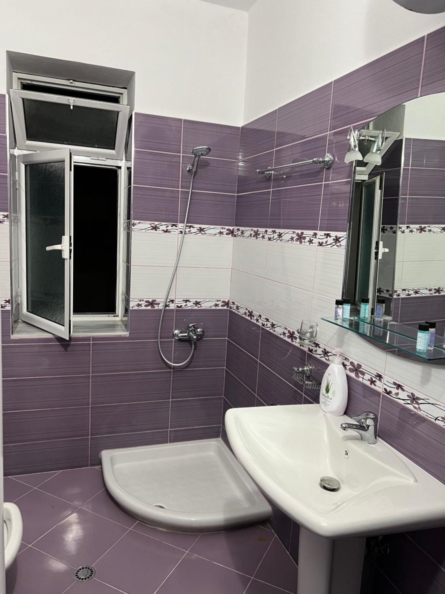 Hanna Guest House Permet Bagian luar foto